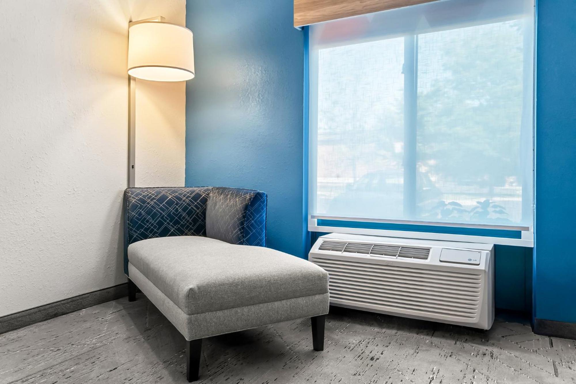 Holiday Inn Express & Suites Detroit - Novi By Ihg Εξωτερικό φωτογραφία