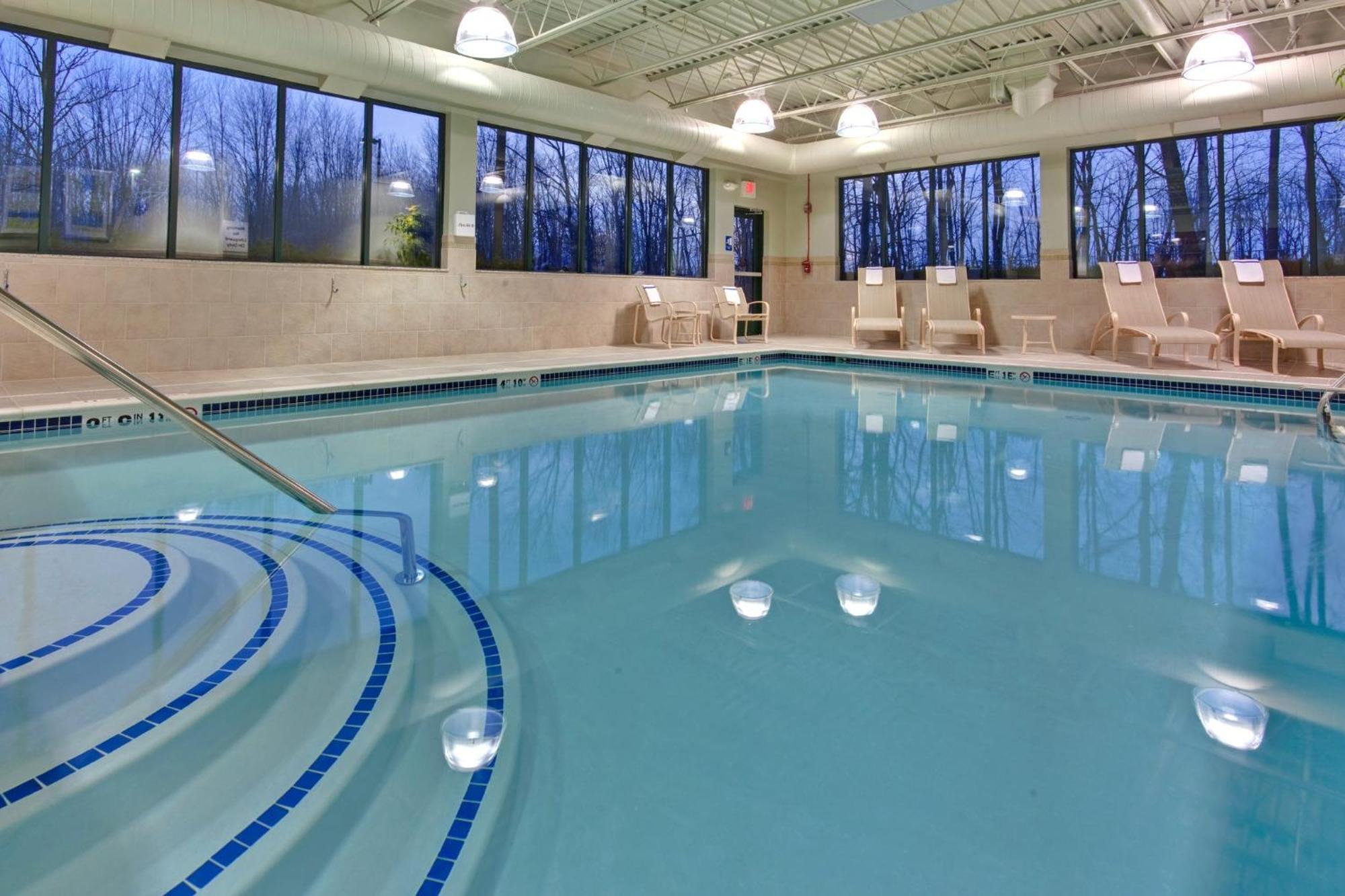 Holiday Inn Express & Suites Detroit - Novi By Ihg Εξωτερικό φωτογραφία