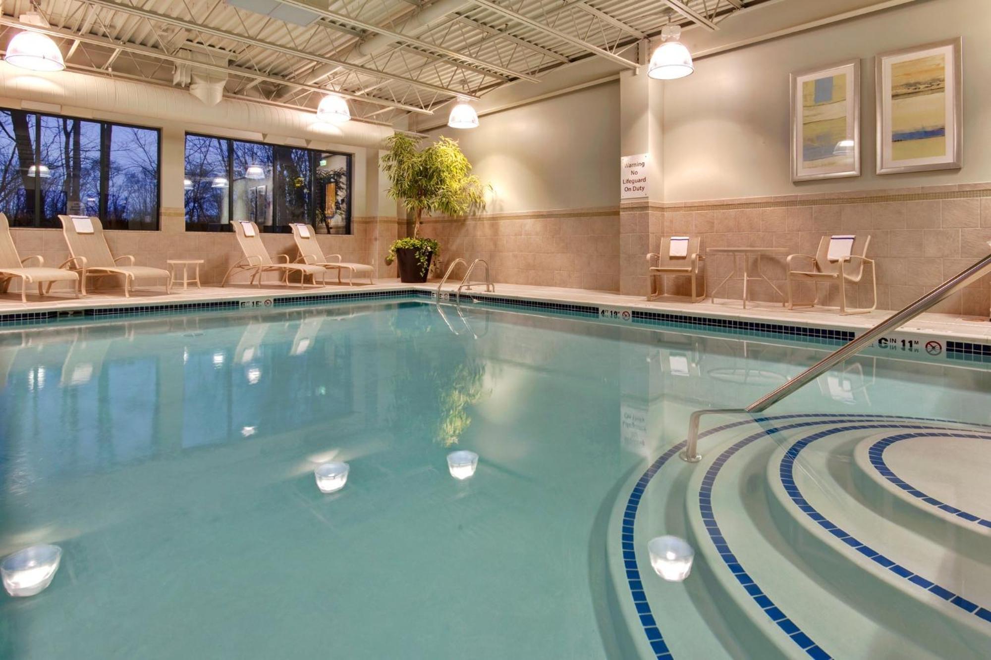 Holiday Inn Express & Suites Detroit - Novi By Ihg Εξωτερικό φωτογραφία